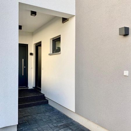 Modernes Apartment, Terrasse Und Garten Am Lilienthalpark Im Suedwesten Berlins Exteriör bild