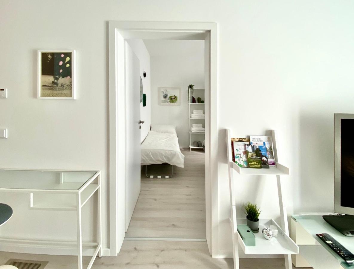 Modernes Apartment, Terrasse Und Garten Am Lilienthalpark Im Suedwesten Berlins Exteriör bild