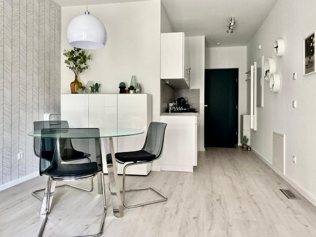 Modernes Apartment, Terrasse Und Garten Am Lilienthalpark Im Suedwesten Berlins Exteriör bild