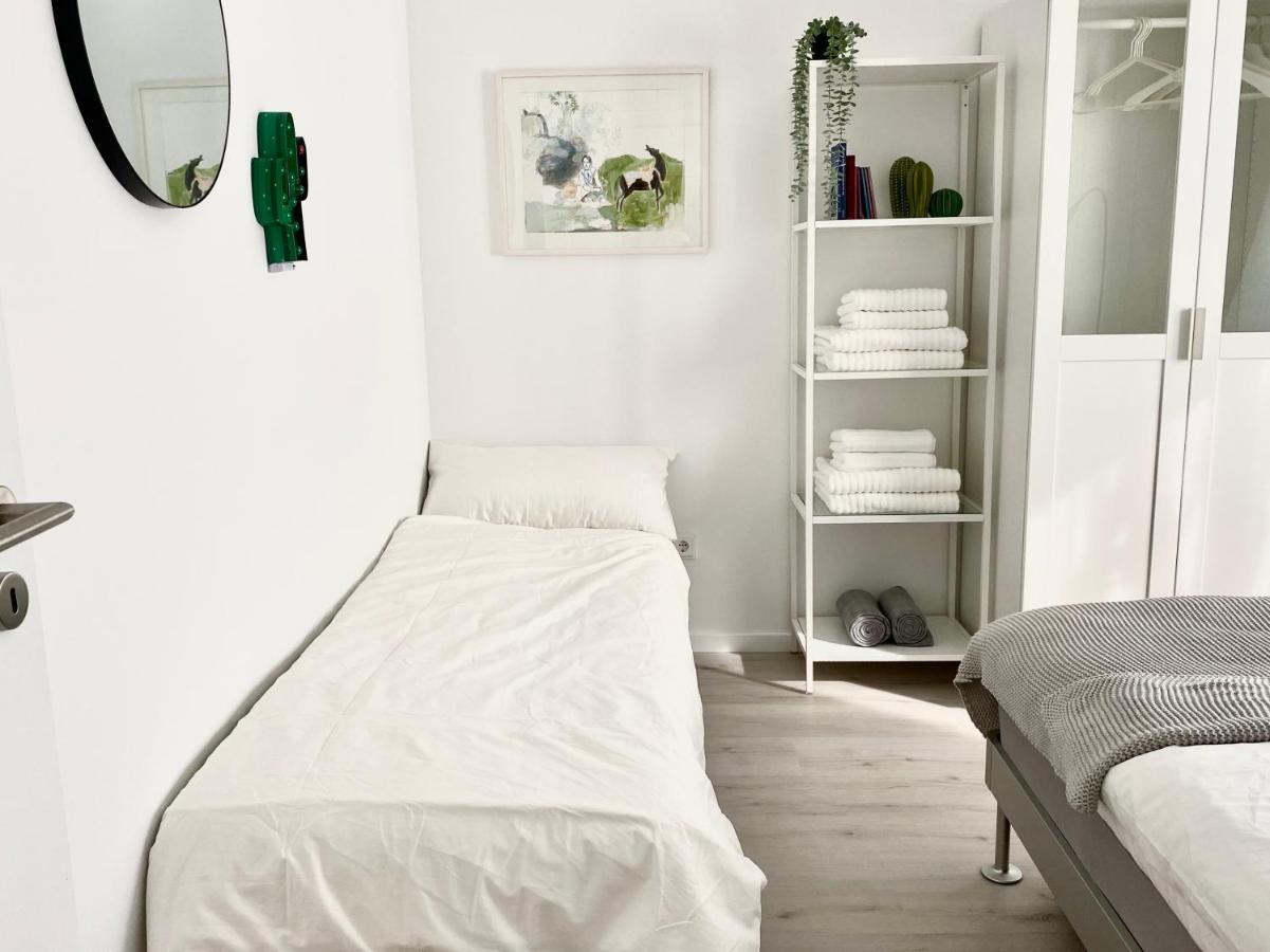 Modernes Apartment, Terrasse Und Garten Am Lilienthalpark Im Suedwesten Berlins Exteriör bild